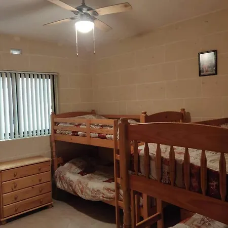 Minute Walk To The アパート Munxar