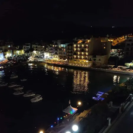 Apartment Minute Walk To The