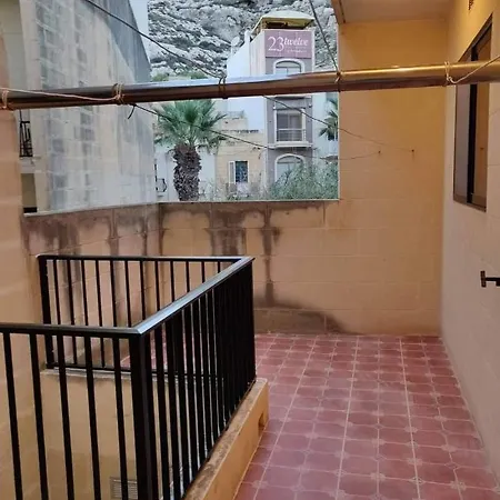 Apartment Minute Walk To The Munxar