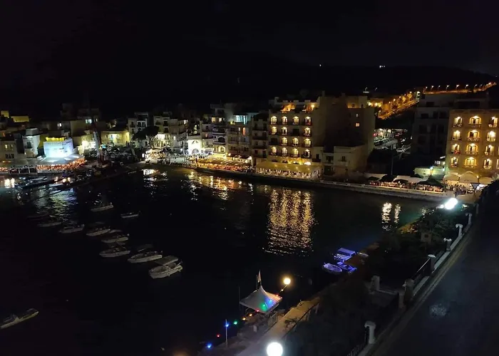 Apartment Minute Walk To The