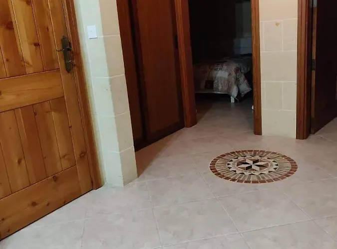 Minute Walk To The Apartment *