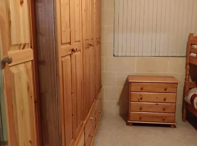 Apartment Minute Walk To The Munxar